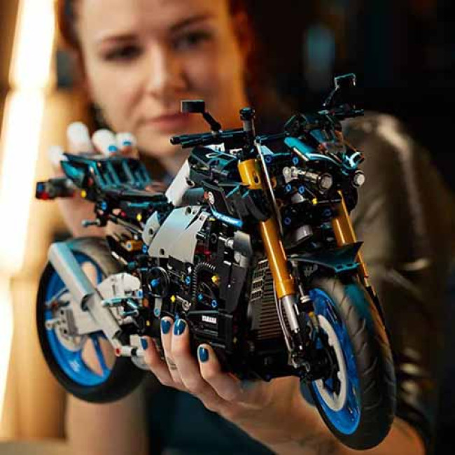 Конструктор LEGO Technic 42159 Yamaha MT-10 SP