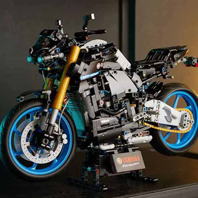 Конструктор LEGO Technic 42159 Yamaha MT-10 SP