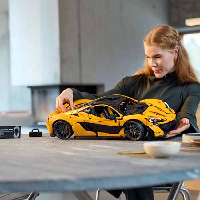 Конструктор LEGO Technic 42172 McLaren P1