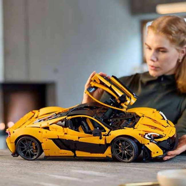 Конструктор LEGO Technic 42172 McLaren P1