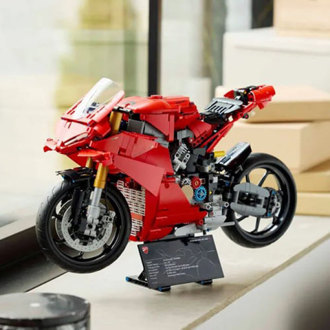 Конструктор LEGO Technic 42202 Мотоцикл Ducati Panigale V4 S Конструктор LEGO Technic 42202 Мотоцикл Ducati Panigale V4 S