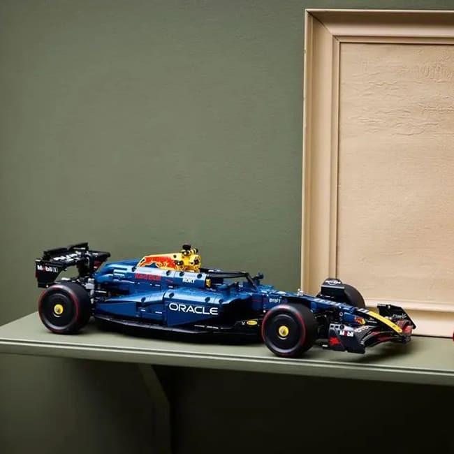 Конструктор LEGO Technic 42206 Гоночная машина F1 Oracle Red Bull Racing RB20 Конструктор LEGO Technic 42206 Гоночная машина F1 Oracle Red Bull Racing RB20