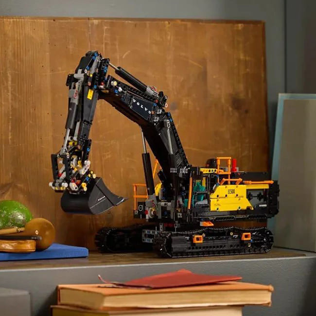 Конструктор LEGO Technic 42215 Гибридный экскаватор Volvo EC500