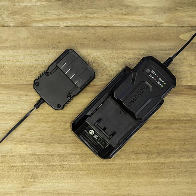 Зарядное устройство Greenworks G24UC2 (24В)