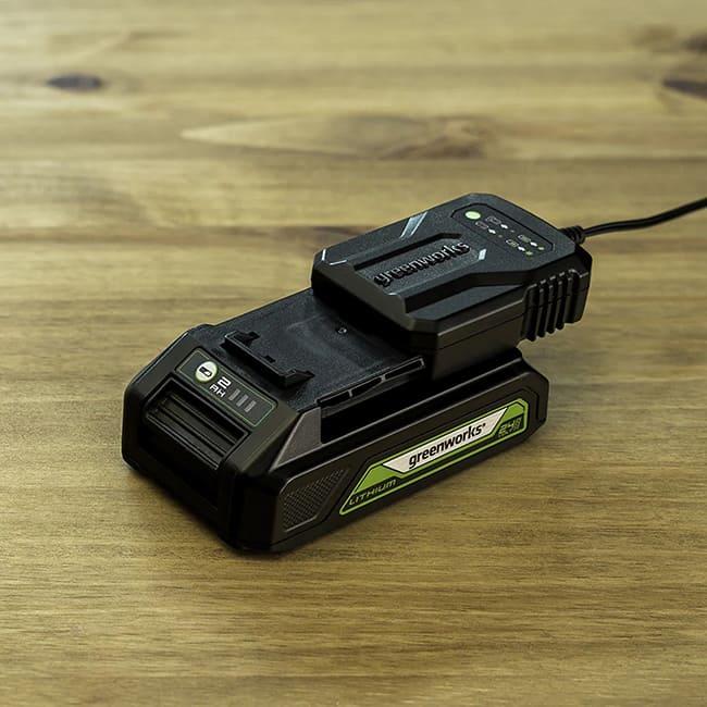 Зарядное устройство Greenworks G24UC2 (24В)