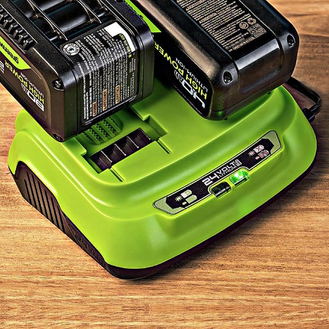 Ультрабыстрое зарядное устройство Greenworks 24V 8А G24X2C8 на 2 аккумулятора 2958807