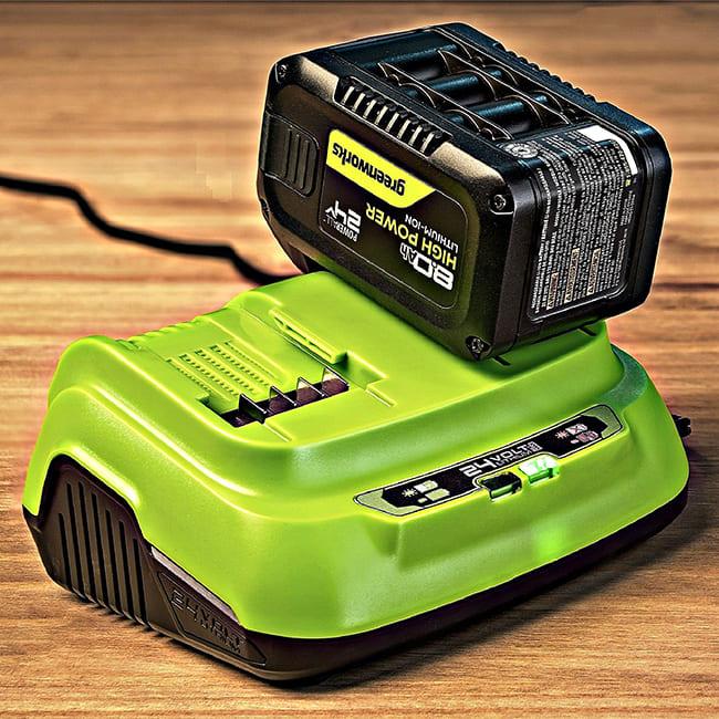 Ультрабыстрое зарядное устройство Greenworks 24V 8А G24X2C8 на 2 аккумулятора 2958807