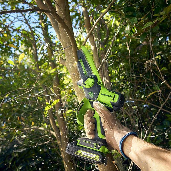 Цепная пила Greenworks GD24CSMNXK4 24V (15 см) аккумуляторная, с АКБ 4 А/ч и ЗУ 2008707UB